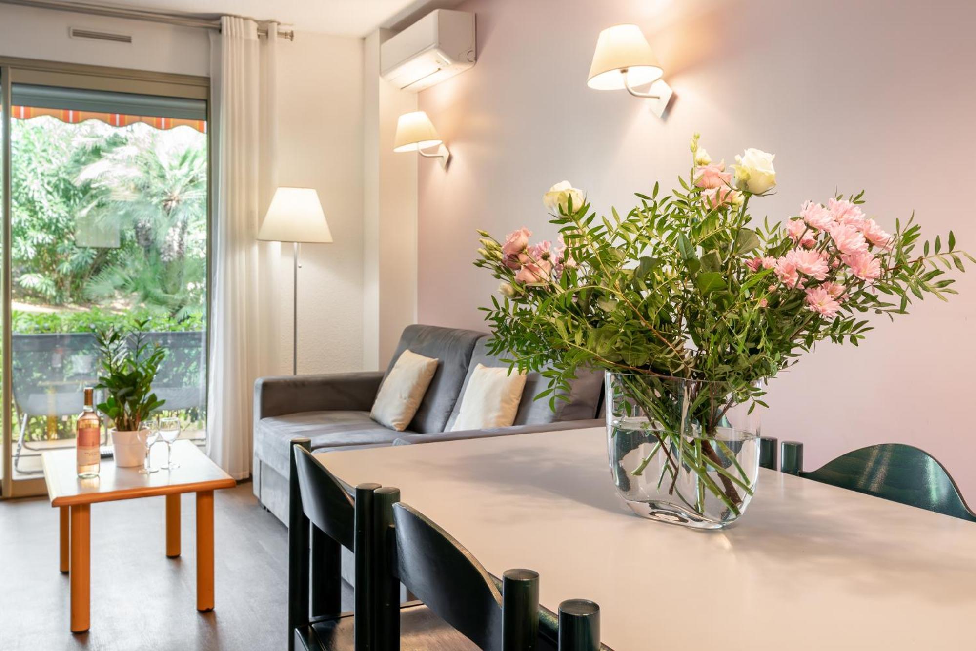 Les 15 Pins & La Mer -Your Green Getaway Near Sea & Beach Αντίμπ Εξωτερικό φωτογραφία