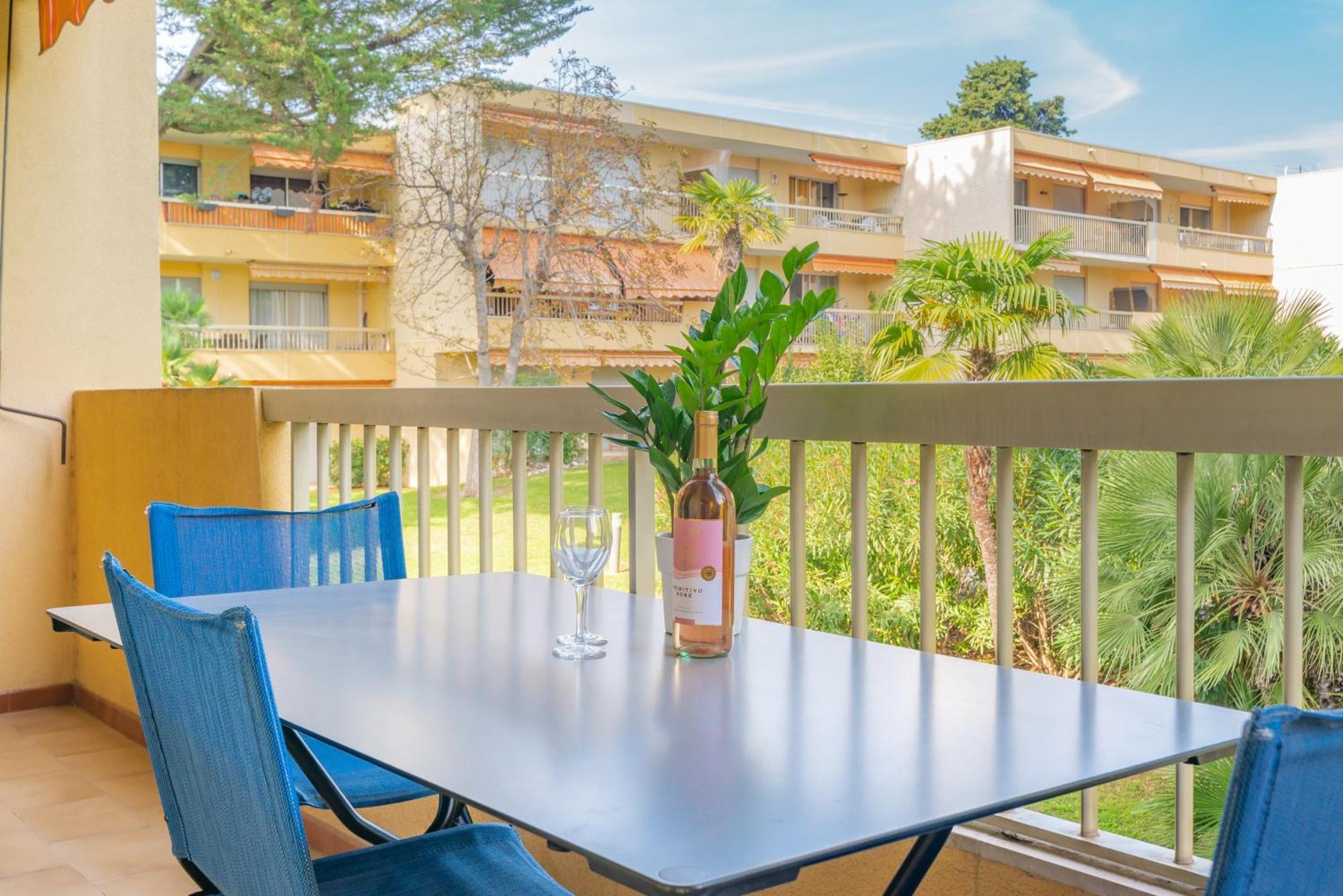Les 15 Pins & La Mer -Your Green Getaway Near Sea & Beach Αντίμπ Εξωτερικό φωτογραφία