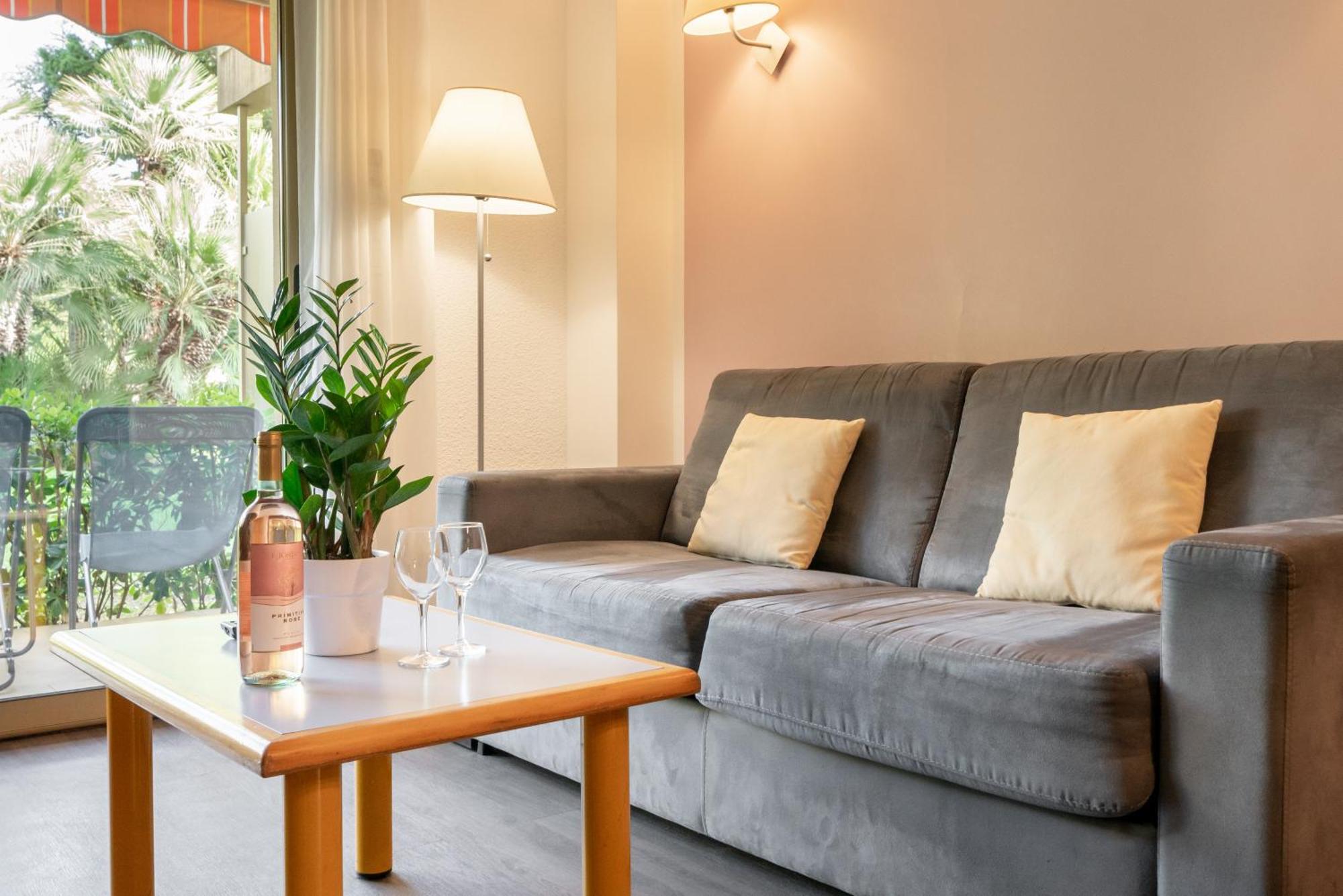 Les 15 Pins & La Mer -Your Green Getaway Near Sea & Beach Αντίμπ Εξωτερικό φωτογραφία