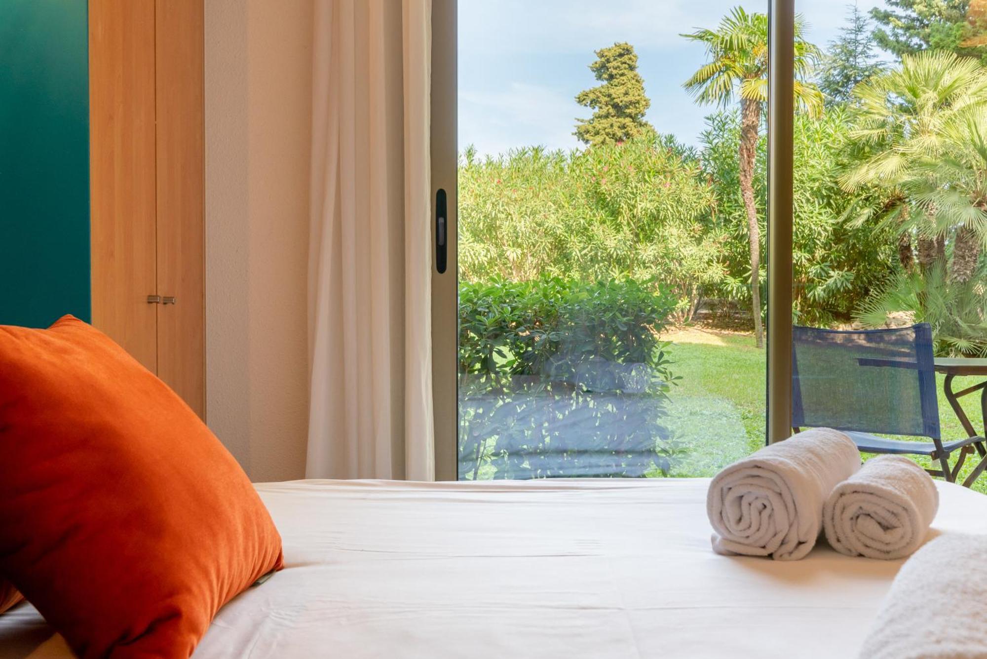 Les 15 Pins & La Mer -Your Green Getaway Near Sea & Beach Αντίμπ Εξωτερικό φωτογραφία