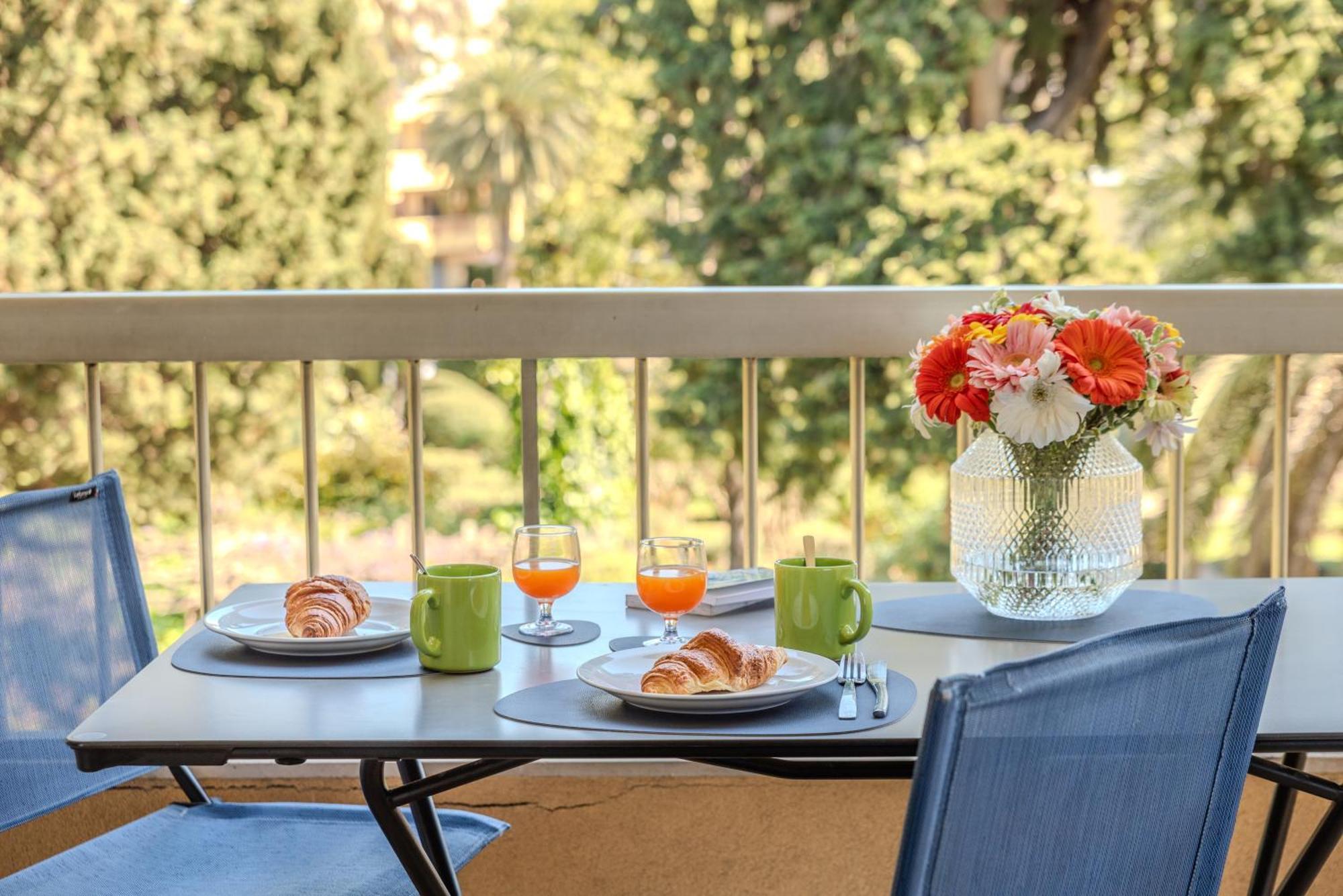 Les 15 Pins & La Mer -Your Green Getaway Near Sea & Beach Αντίμπ Εξωτερικό φωτογραφία