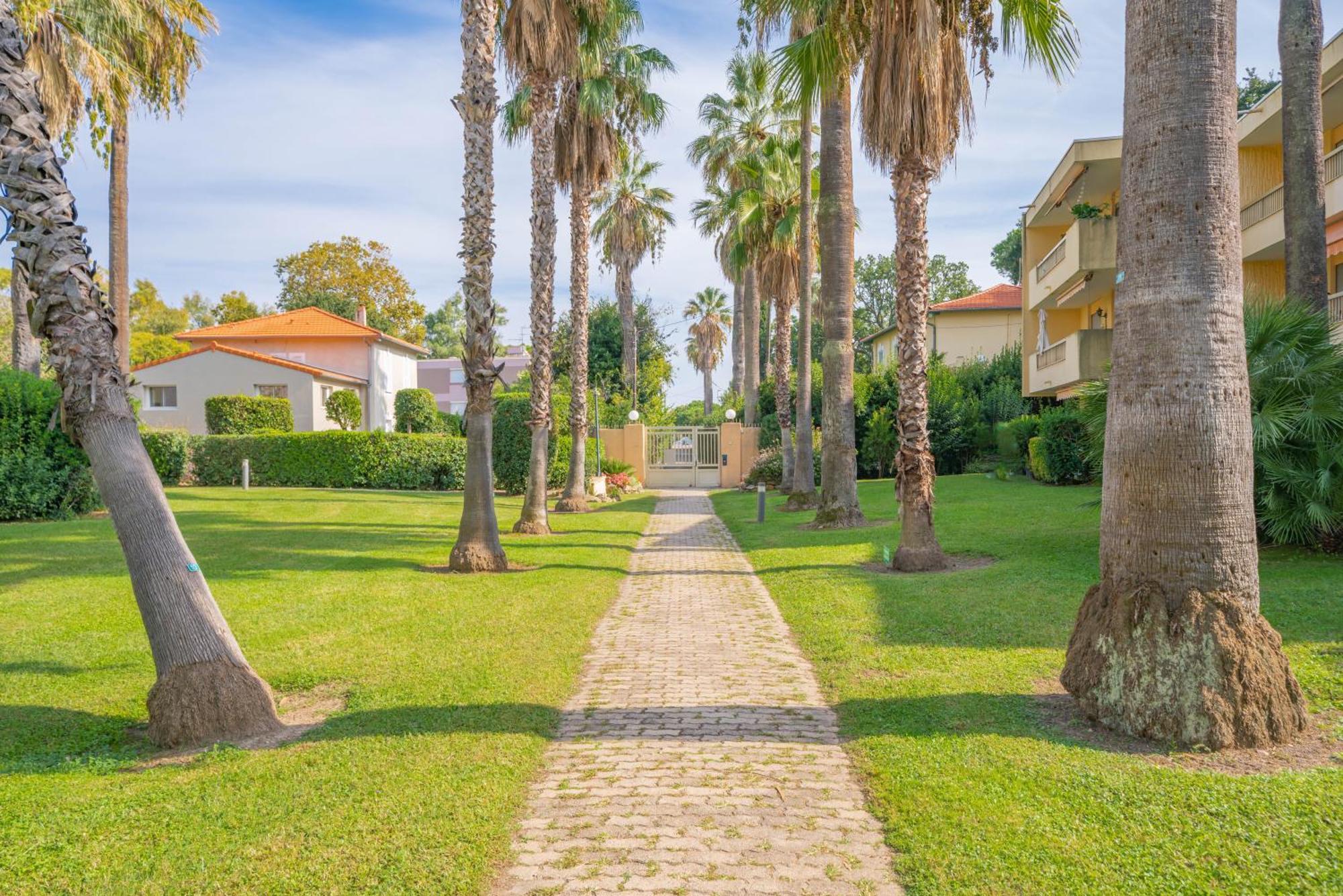 Les 15 Pins & La Mer -Your Green Getaway Near Sea & Beach Αντίμπ Εξωτερικό φωτογραφία