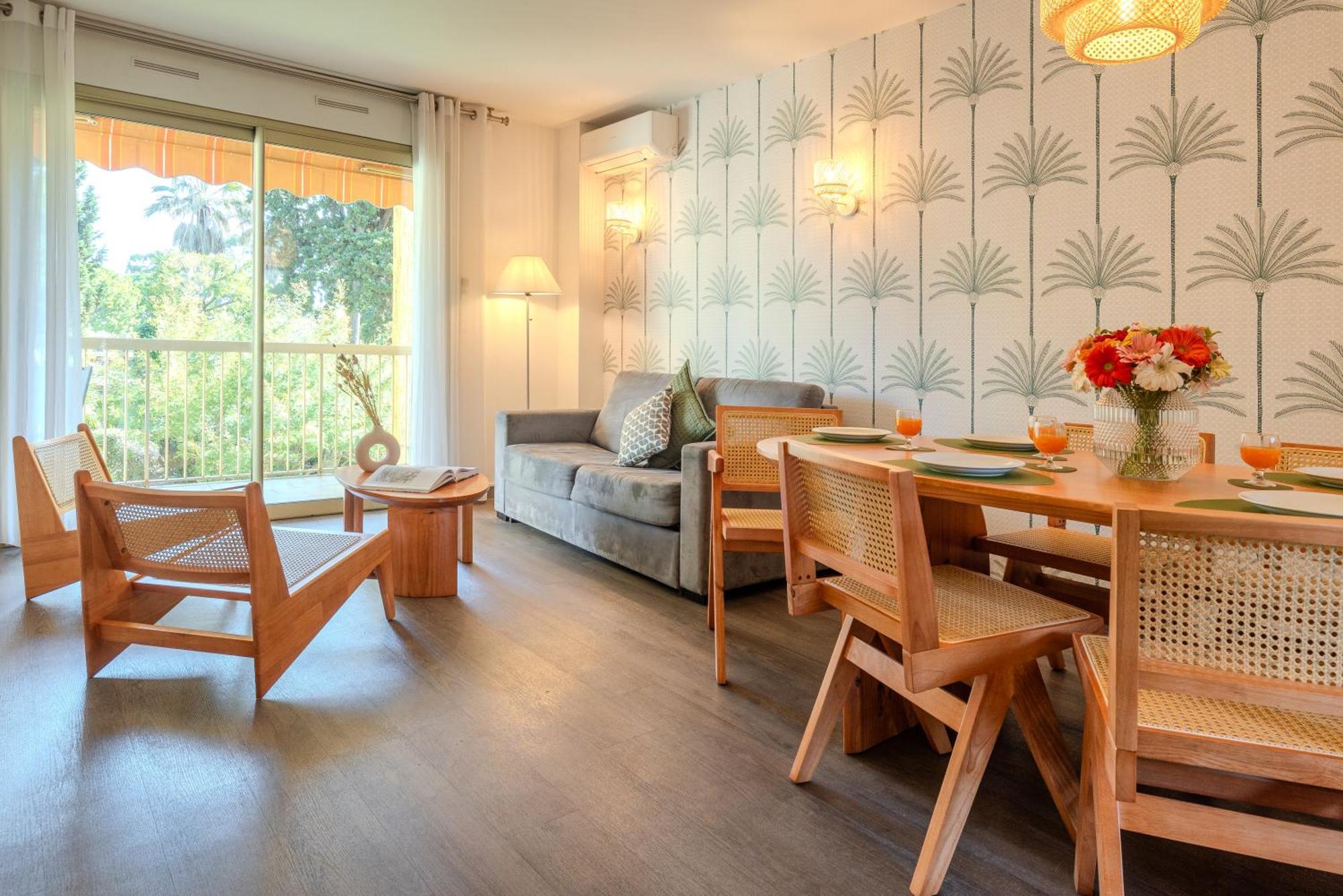 Les 15 Pins & La Mer -Your Green Getaway Near Sea & Beach Αντίμπ Εξωτερικό φωτογραφία