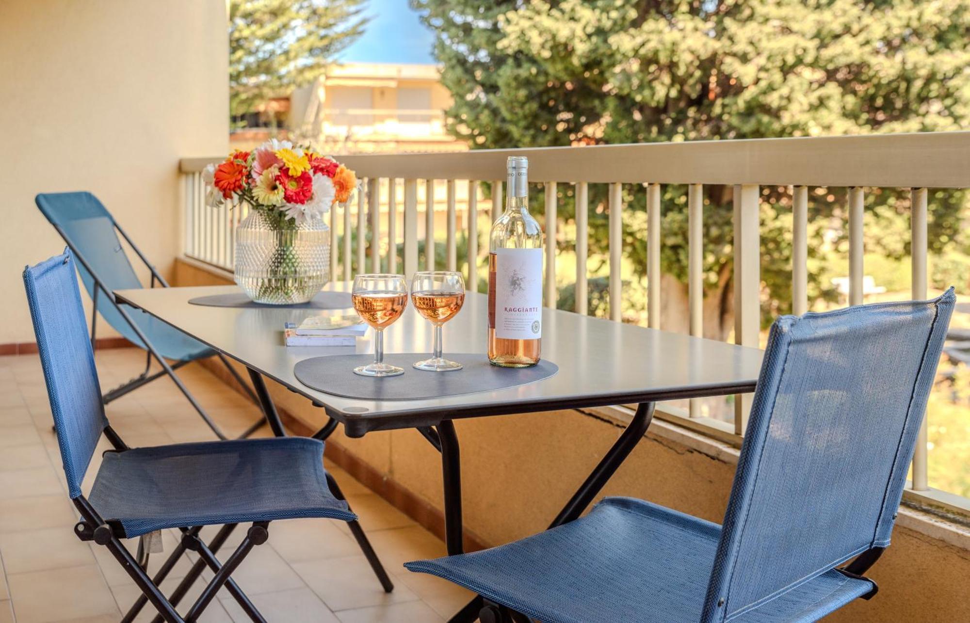 Les 15 Pins & La Mer -Your Green Getaway Near Sea & Beach Αντίμπ Εξωτερικό φωτογραφία