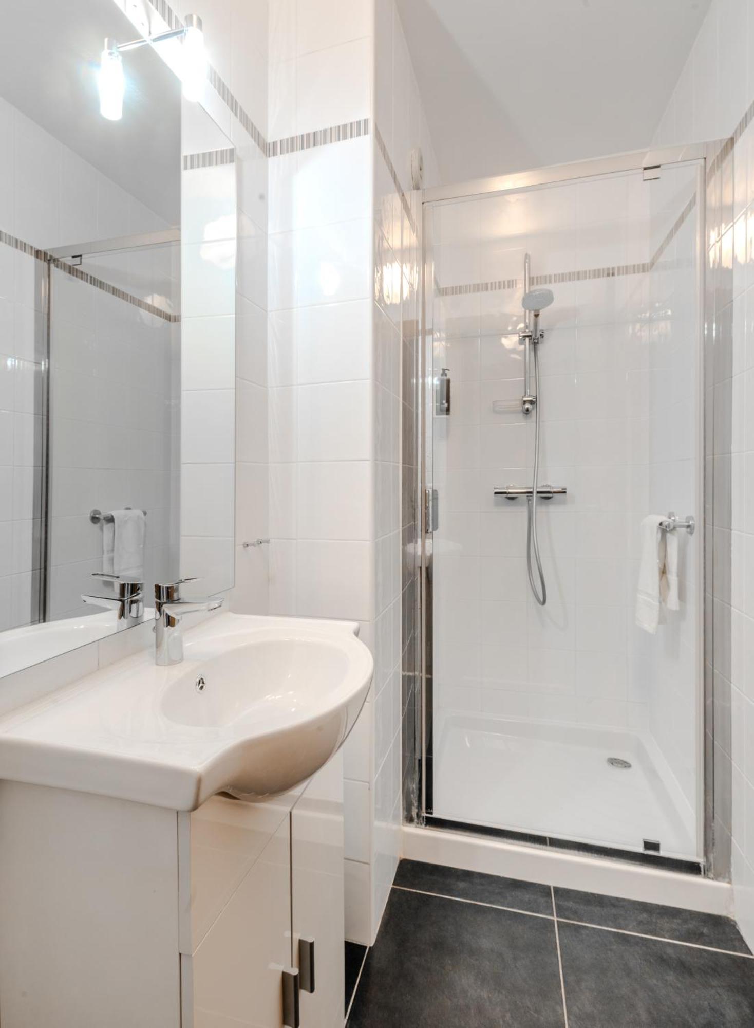 Les 15 Pins & La Mer -Your Green Getaway Near Sea & Beach Αντίμπ Εξωτερικό φωτογραφία